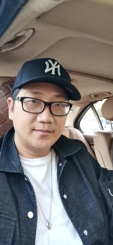 拥抱幸福的第一张照片--龙岩征婚网