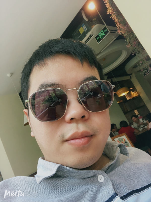 月台等路人的第一张照片--龙岩征婚网